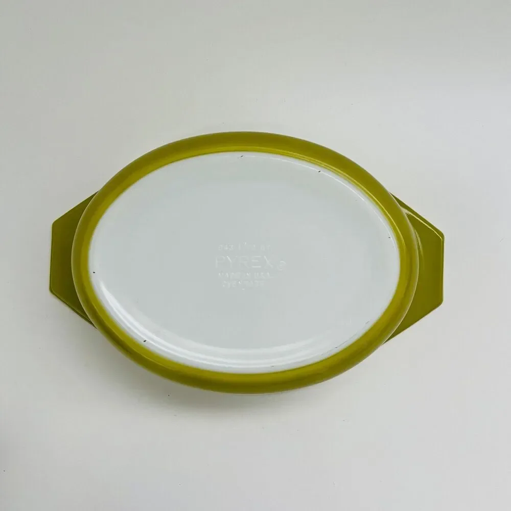 PYREX Verde Avocado Green 043 Cinderella Oval Casserole Dish 1.5 Qt.